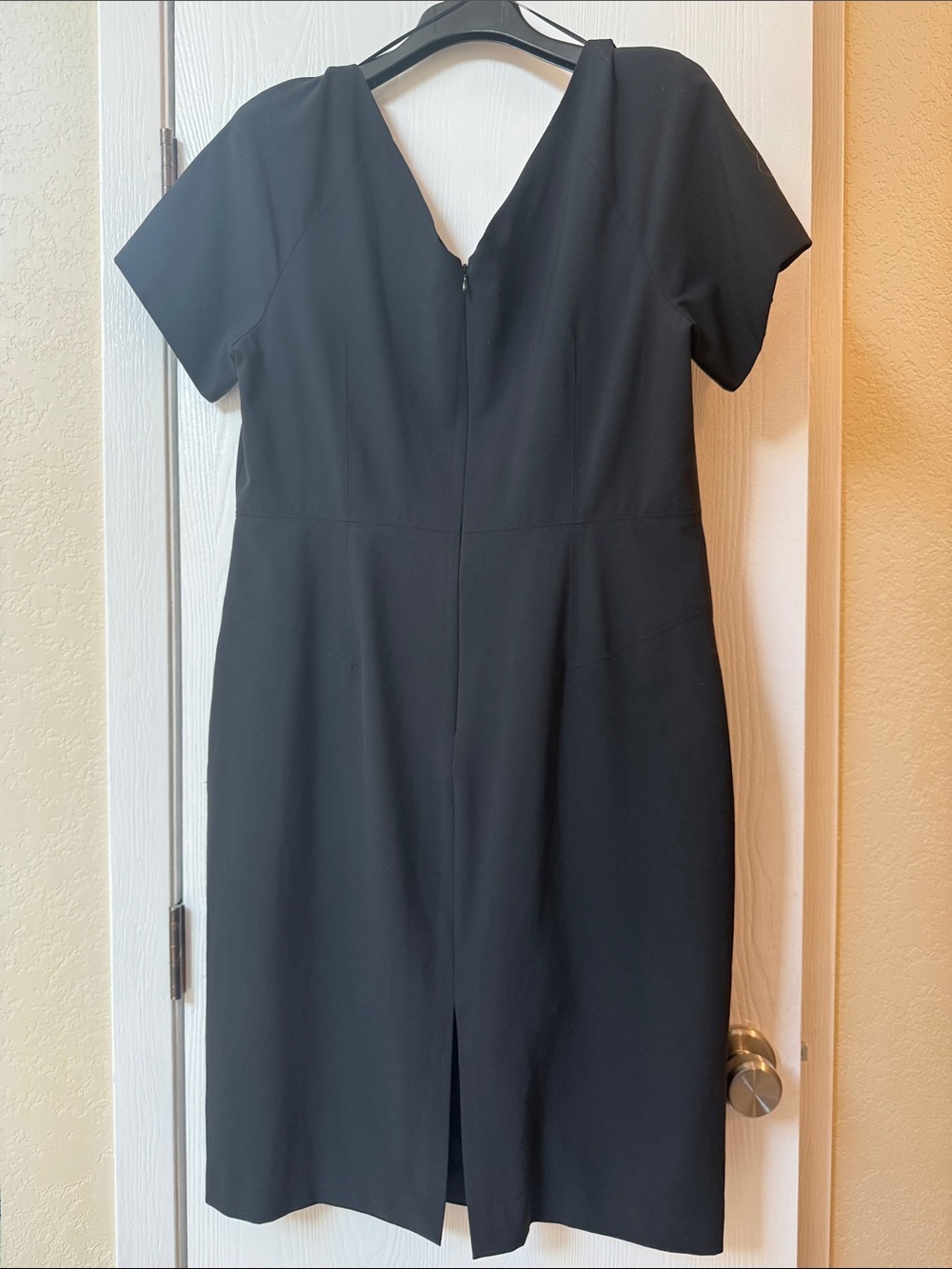 Banana Republic Classic Black V-Neck Short Sleeve Dress -size 14 - Picture 4 of 8